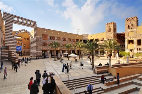 أولاً: الجامعة الأمريكية بالقاهرة